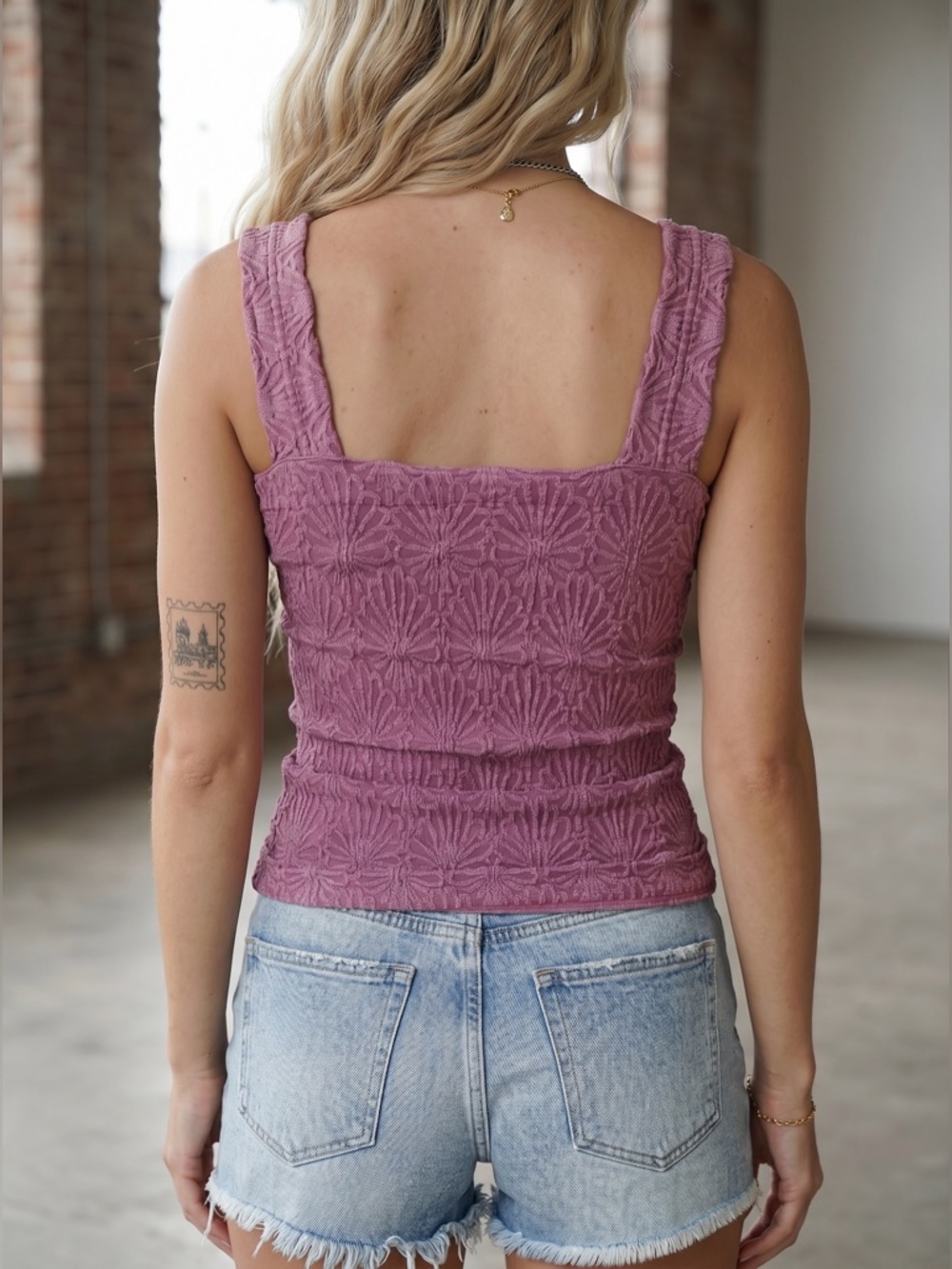 NWT Nikibiki Square Neck Floral Lace Textured Seamless Tank Top Fig - Picture 4 of 4